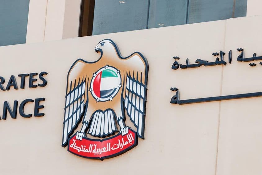 Logotipo en el edificio del Ministerio de Finanzas de los Emiratos Árabes Unidos.