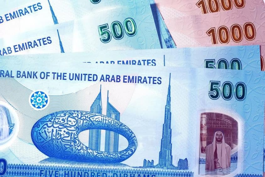 Dinero de EAU, billetes mostrados por encima de 500 AED.