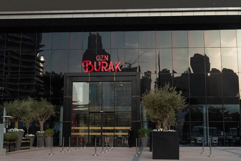 Entrada del restaurante de CZN Burak en Dubái
