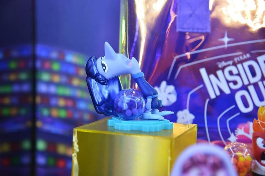 Un personaje de color azul de Inside Out 2.