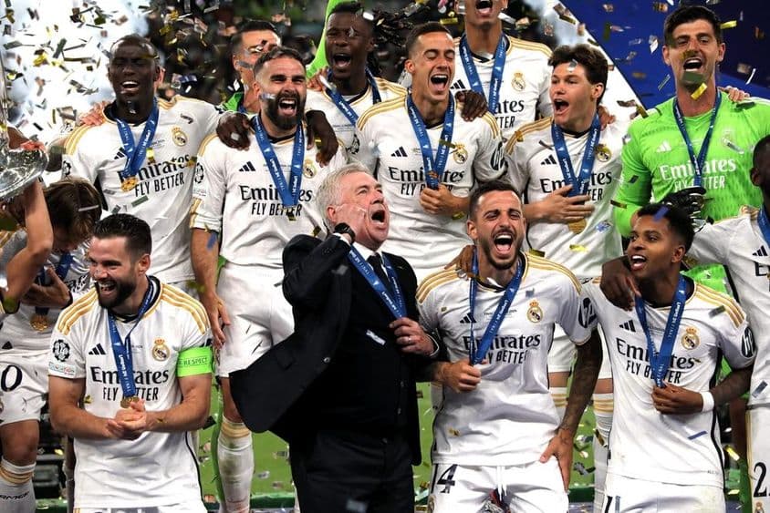 Real Madrid celebrando tras una victoria en un partido.