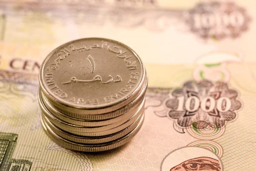 Moneda de EAU: billete de 1000 dirhams y moneda de 1 dirham.