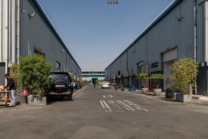 Alserkal Avenue en Dubái, preparando lentamente el lugar para el mercado este fin de semana.