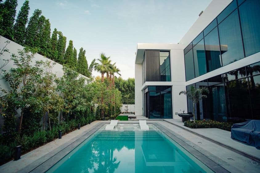 Casa de lujo en Dubái con piscina.