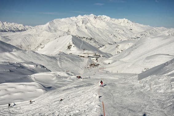 Pista de esquí en los Alpes Franceses.