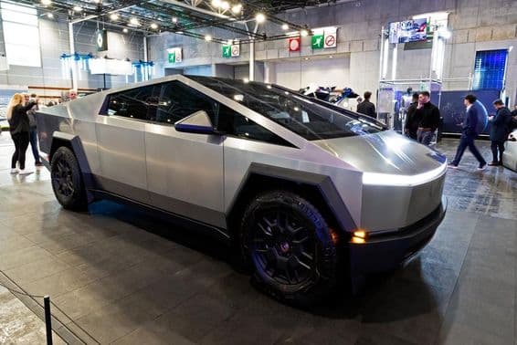 Tesla Cybertruck en oro.