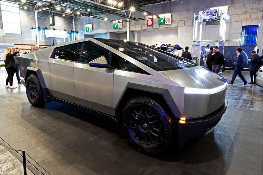 Tesla Cybertruck en oro.