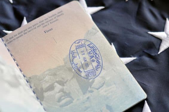 Sello de entrada a EAU en pasaporte.
