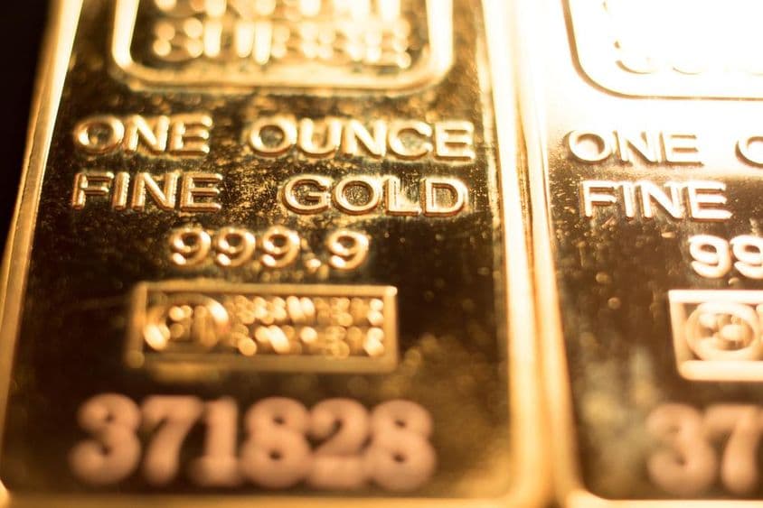 Barra de oro con una pureza de 999.9.