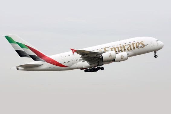 Avión de Emirates.