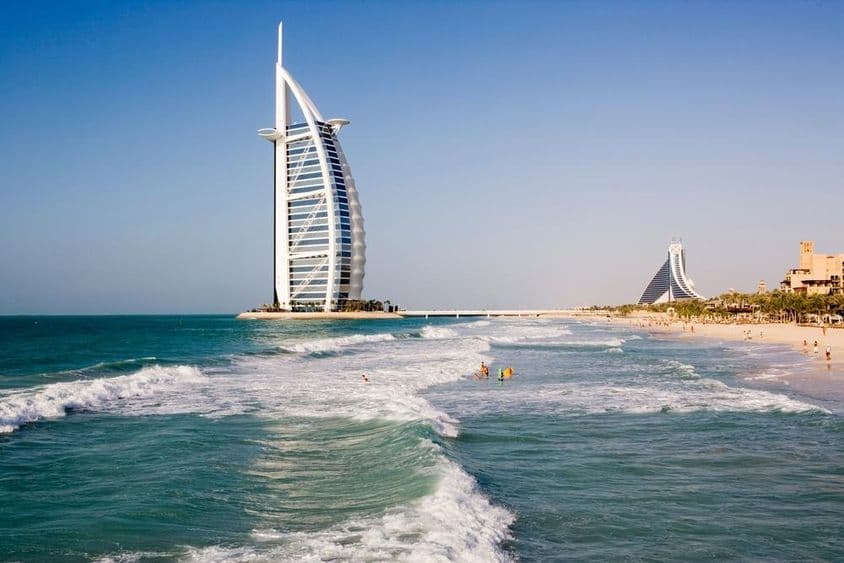 Burj Al Arab visto desde el mar.