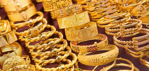 Mercado de oro de Dubái, pulseras de oro de 24 quilates.