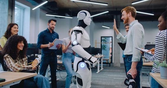 Robot humanoide realizando tareas simples.