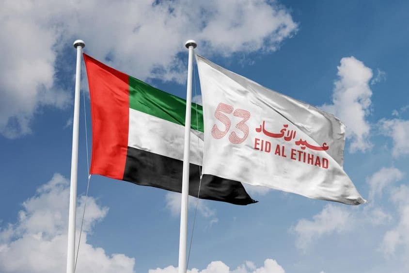 Bandera de Eid Al Etihad con logo de unidad, Día Nacional de EAU y bandera de EAU.