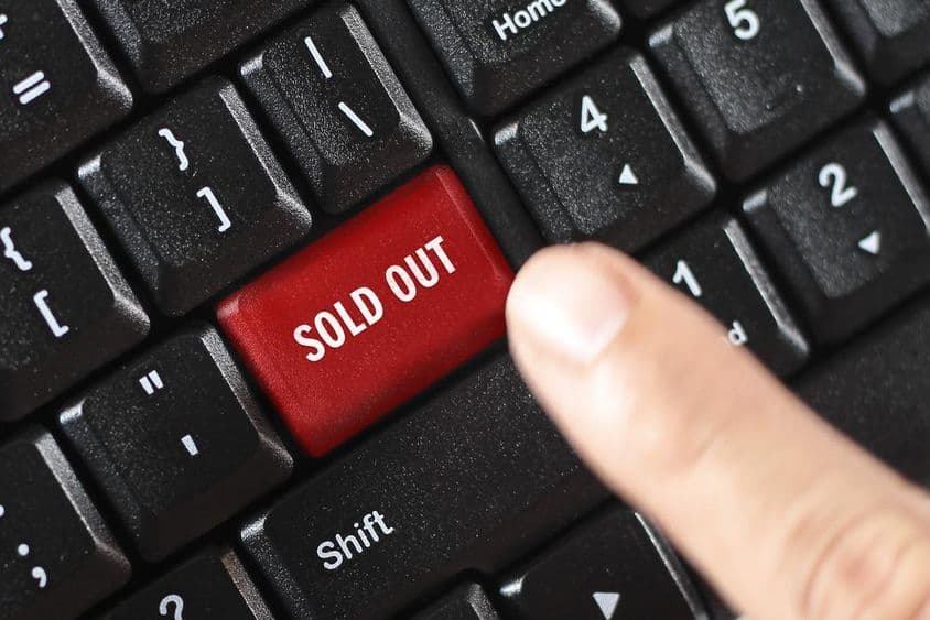 vendido en tecla de teclado roja.