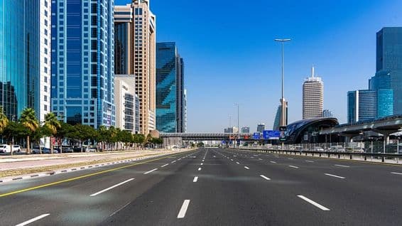 Dubai Sheikh Zayed Road hacia Abu Dhabi.
