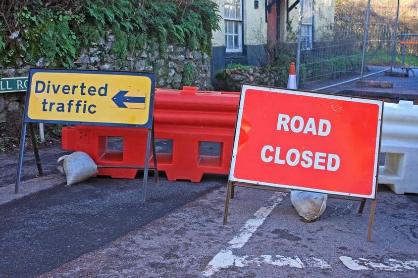 Desvío por cierre de carretera.