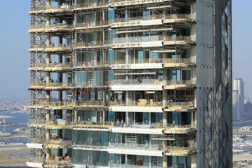 Construcción de rascacielos en la ciudad de Dubái.