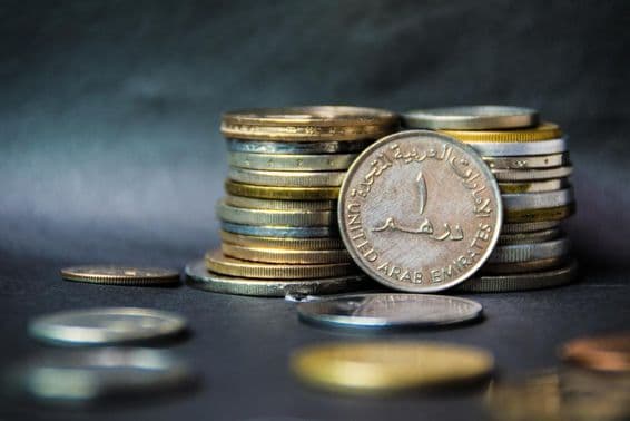 Monedas en los Emiratos Árabes Unidos.