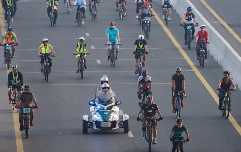 Carrera de ciclismo en Dubái.