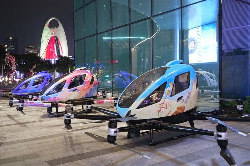 Drones capaces de transportar personas, taxis aéreos.