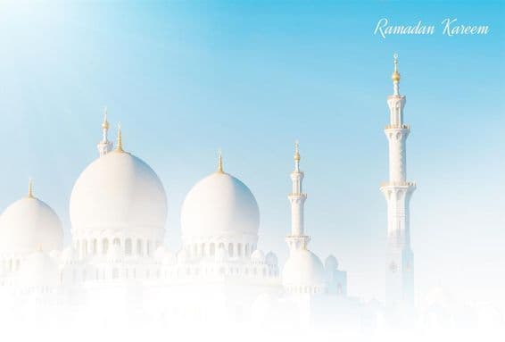 Ramadán bendecido con una hermosa mezquita de fondo.
