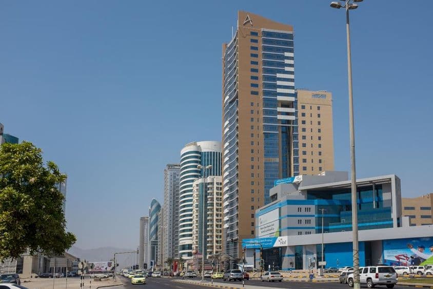 Carretera Hamad Bin Abdulla en el centro de la ciudad de Fujairah.