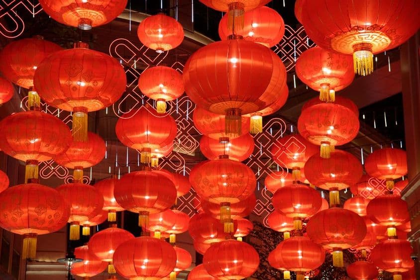 Faroles festivos celebrando el Año Nuevo Chino.