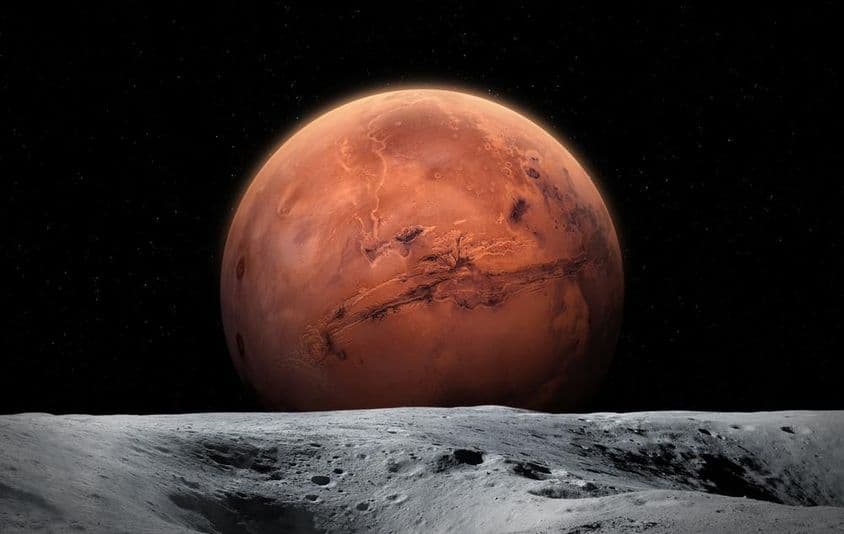 Vista del planeta Marte desde la superficie lunar.