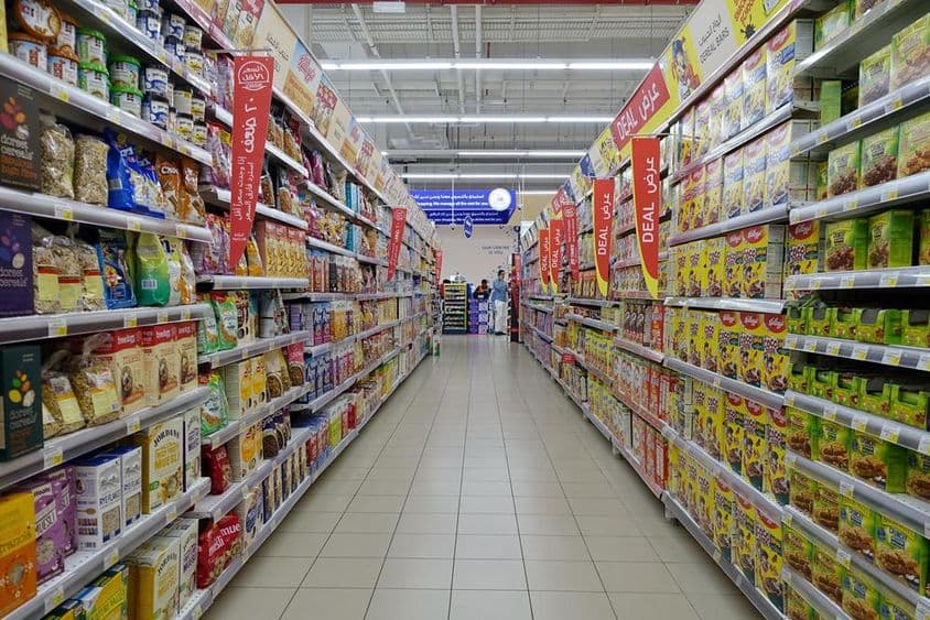 Un pasillo de supermercado Carrefour en Dubái.
