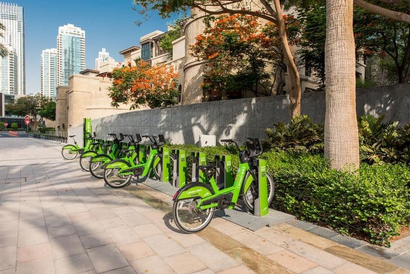 Empresa de alquiler de bicicletas Careem en el centro de Dubái.