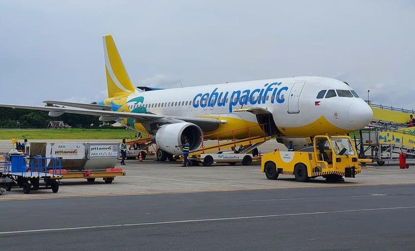 Avión de Cebu Pacific estacionado en el Aeropuerto Internacional de Puerto Princesa.