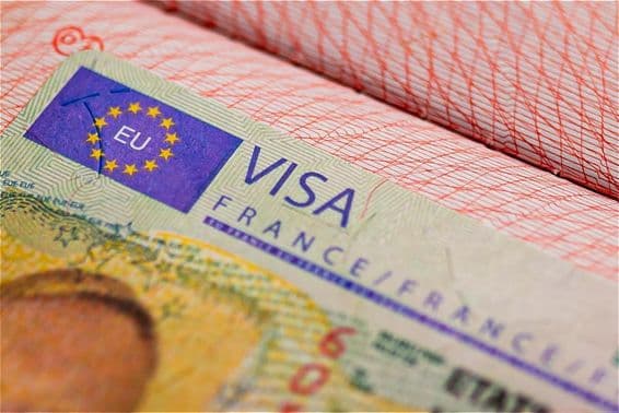 Visado Schengen de Francia en un pasaporte.