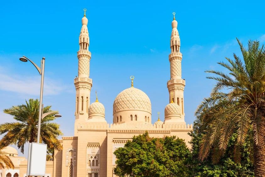 La Mezquita Jumeirah es una de las principales mezquitas en Dubái, Emiratos Árabes Unidos.