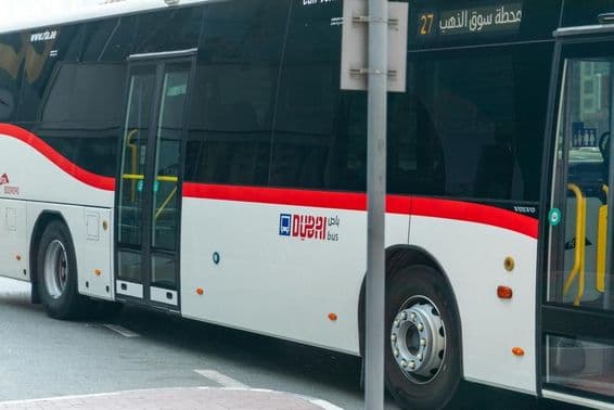 Autobús de la Autoridad de Carreteras y Transportes (RTA) en Dubái.