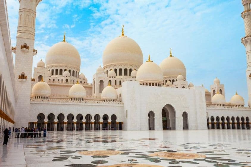 La Gran Mezquita Sheikh Zayed, la mezquita más grande en los Emiratos Árabes Unidos.