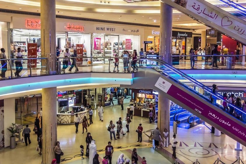 El Mega Centro Comercial de Sharjah es uno de los mayores centros comerciales en los Emiratos Árabes Unidos.