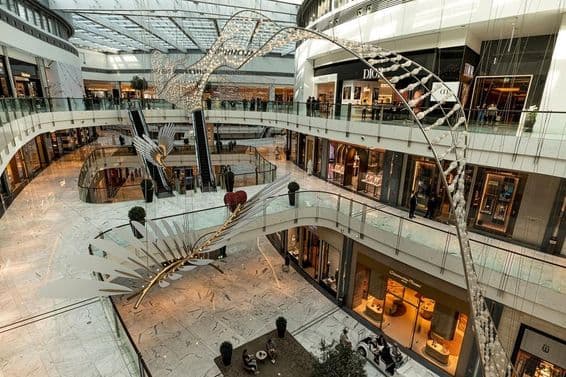 Centro comercial en Dubái, el mayor lugar de compras en el mundo.