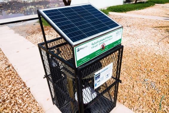 Abu Dabi, equipo industrial para matar mosquitos en la calle.