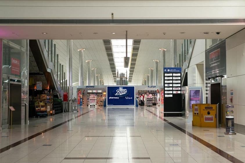 Vista interior del Aeropuerto Internacional de Dubái.