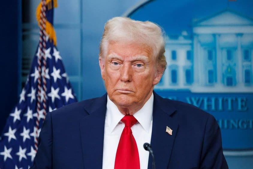 El presidente Donald Trump dando un discurso en una conferencia de prensa en la Casa Blanca