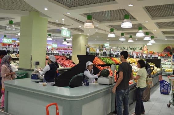 Departamento de Frutas Frescas del hipermercado Lulu en Dubái.