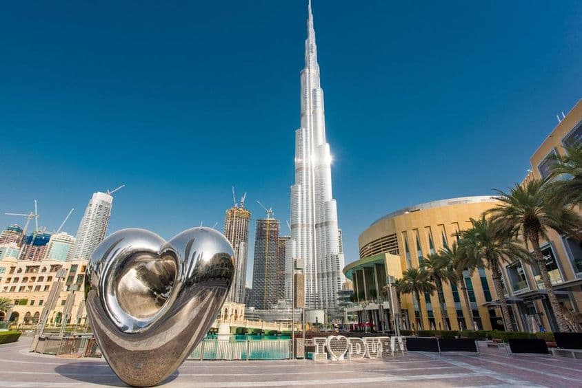 Burj Khalifa - edificio moderno futurista.