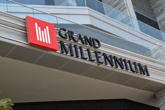 Fachada del Grand Millennium Hotel.