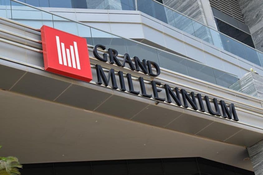 Fachada del Grand Millennium Hotel.