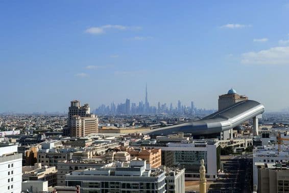 Vista aérea de la ciudad de Dubái desde el distrito de Al Barsha, Emiratos Árabes Unidos.