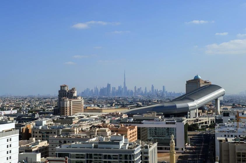 Vista aérea de la ciudad de Dubái desde el distrito de Al Barsha, Emiratos Árabes Unidos.
