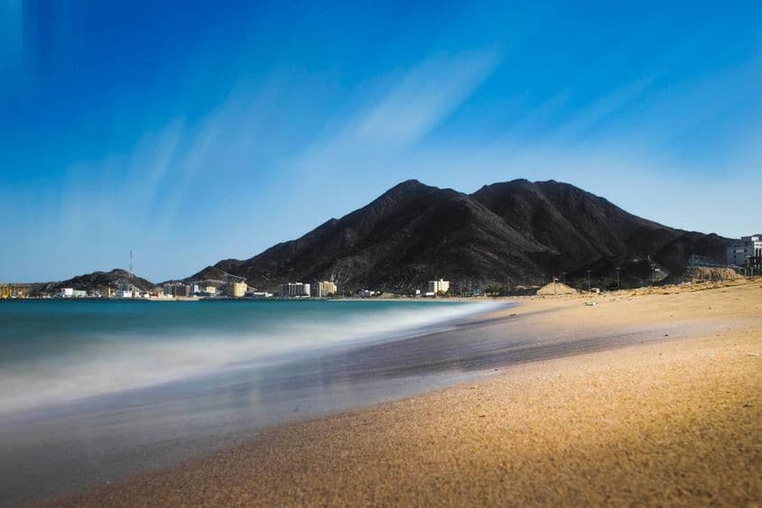 Playa de arena de Khor Fakkan.
