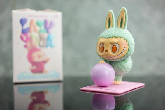 LAS MONSTRUOSIDADES Lazy Yoga Series Figures.