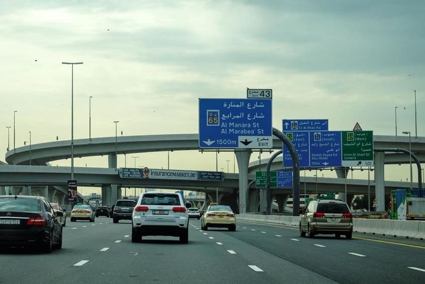 Dubái, carreteras entre los Emiratos.